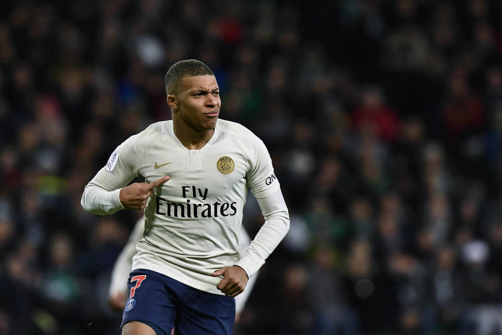 主播说 | 2400万粉车评人陈震全网禁言 多平台账号一夜被封 这会给陈震带来哪些连锁反应？